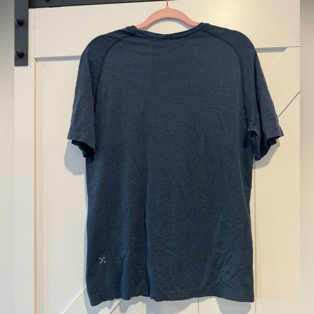 Lululemon Men’s shirt
